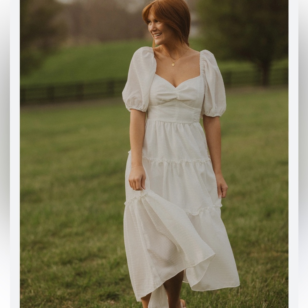 Maxi dress white puffy sleeves